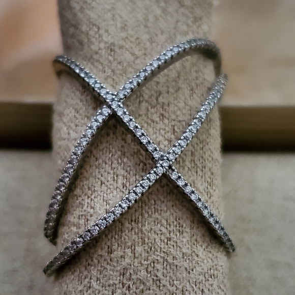 Unusual Shaped Ring*DISCOUNT ON SHIPPING** - Picture 2 of 7